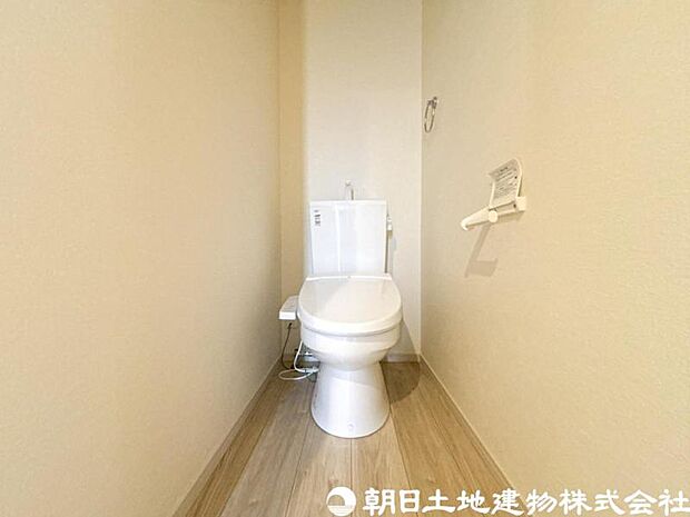 【トイレ】小さな空間だからこそ機能性のある快適なトイレは、清潔感をキープしお手入れしやすいよう作られています