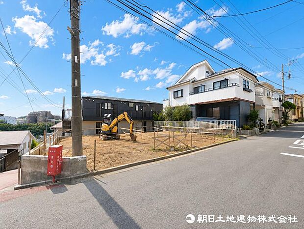 深く豊かな緑と爽快な空を感じるまさに湘南に暮らす心地よさを存分に堪能いただける邸宅です。
