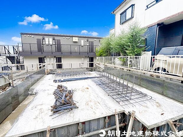 周辺は住宅地となっており子育て家族にも合う。毎日のお買い物も便利なエリアで暮らしやすさを実現するための住環境が整っています。