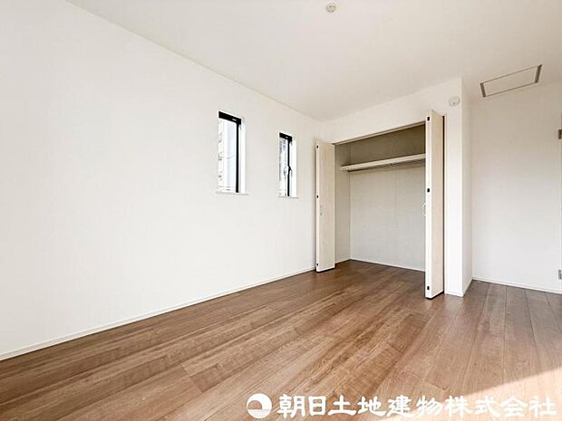 【洋室】シンプルで使いやすい洋室は、主寝室や子ども部屋、書斎などライフスタイルに合わせて多彩に活用いただけます。