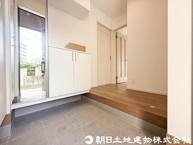 【玄関】玄関に必要なものは最小限に!乱雑にしない工夫でいつも片付いた気持ちの良い空間になります