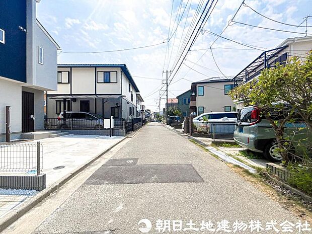 【前面道路】前面道路は車通りも少なく小さなお子様がいるご家庭でも安心です