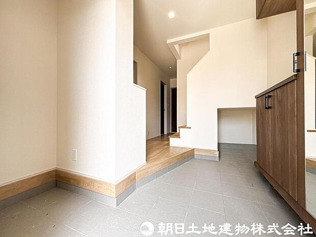 【玄関】玄関に必要なものは最小限に!乱雑にしない工夫でいつも片付いた気持ちの良い空間になります