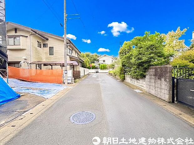 深く豊かな緑と爽快な空を感じるまさに湘南に暮らす心地よさを存分に堪能いただける邸宅です。