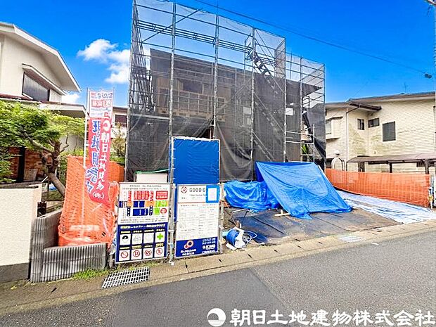 毎日のお散歩も快適な緑に恵まれたエリアは伸び伸びスローライフを叶えてくれます。自然豊富な季節の移ろいを身近に感じられる環境でストレスフリーな生活をお送りください。