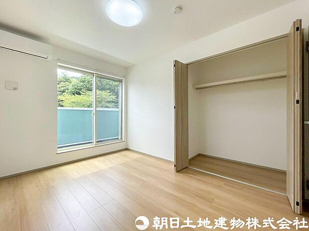 【洋室】シンプルで使いやすい洋室は、主寝室や子ども部屋、書斎などライフスタイルに合わせて多彩に活用いただけます。