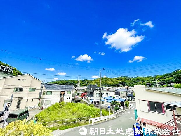 【眺望】眺望バルコニーへ一歩外にでると伸び伸びとした雰囲気と空気を感じられそうなロケーションは嬉しい