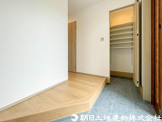 【玄関】玄関に必要なものは最小限に！乱雑にしない工夫でいつも片付いた気持ちの良い空間になります