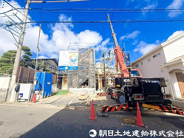 周辺は住宅地となっており子育て家族にも合う。毎日のお買い物も便利なエリアで暮らしやすさを実現するための住環境が整っています。
