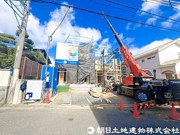 毎日のお散歩も快適な緑に恵まれたエリアは伸び伸びスローライフを叶えてくれます。自然豊富な季節の移ろいを身近に感じられる環境でストレスフリーな生活をお送りください。
