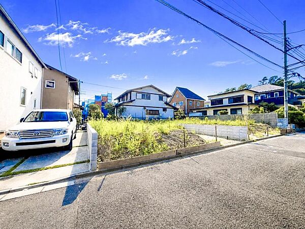 周辺は住宅地となっており子育て家族にも合う。毎日のお買い物も便利なエリアで暮らしやすさを実現するための住環境が整っています。