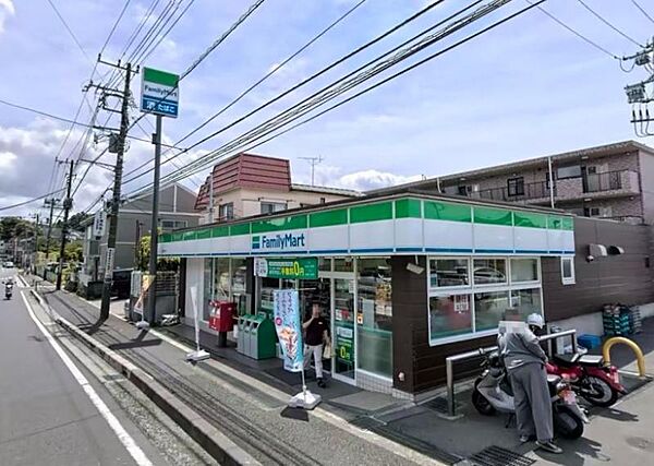 ファミリーマート藤沢渡内店まで約680ｍ