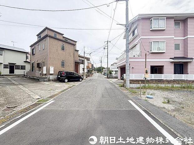 【前面道路】前面道路は車通りも少なく小さなお子様がいるご家庭でも安心です