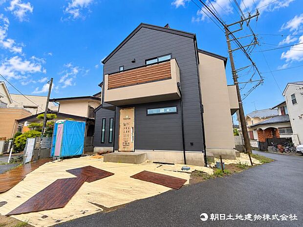 深く豊かな緑と爽快な空を感じるまさに湘南に暮らす心地よさを存分に堪能いただける邸宅です。