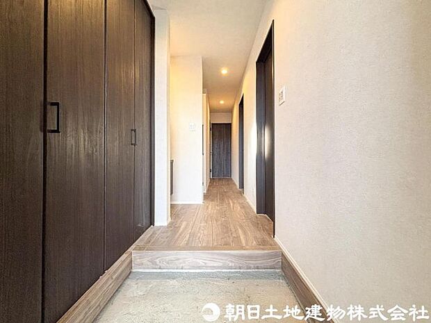 【玄関】玄関に必要なものは最小限に!乱雑にしない工夫でいつも片付いた気持ちの良い空間になります