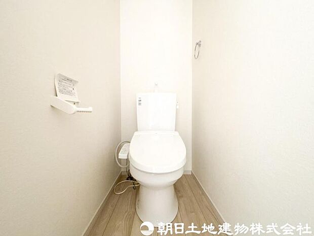 【トイレ】小さな空間だからこそ機能性のある快適なトイレは、清潔感をキープしお手入れしやすいよう作られています