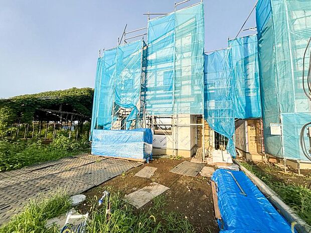 良好な住環境が保たれたエリア。低層の一戸建を中心とした街並みが整然と続き周辺は高い建物が建っておらず、採光や開放性に恵まれ、空が広く緑の多い閑静な趣を感じる環境です。
