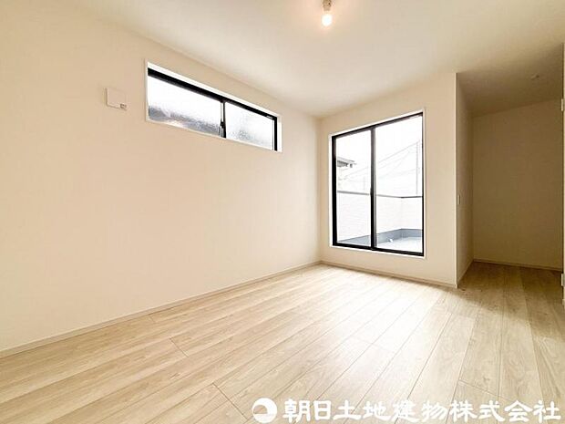 【洋室】シンプルで使いやすい洋室は、主寝室や子ども部屋、書斎などライフスタイルに合わせて多彩に活用いただけます。