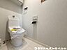トイレ：【トイレ】小さな空間だからこそ機能性のある快適なトイレは、清潔感をキープしお手入れしやすいよう作られています