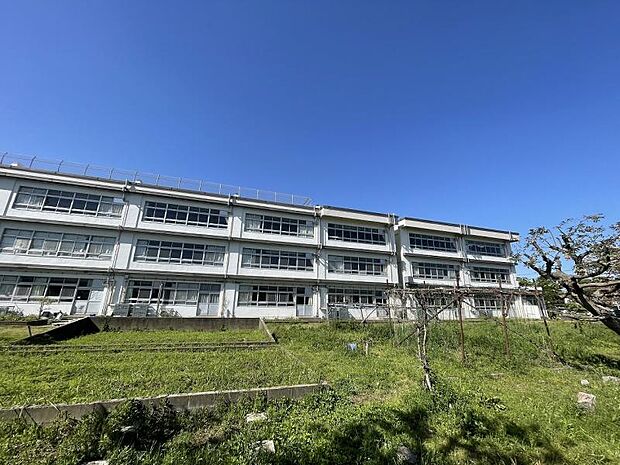 旭小学校まで約1400m