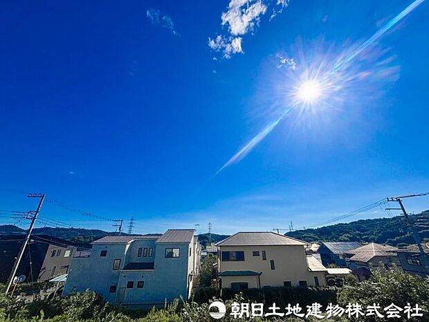 【眺望】眺望バルコニーへ一歩外にでると伸び伸びとした雰囲気と空気を感じられそうなロケーションは嬉しい
