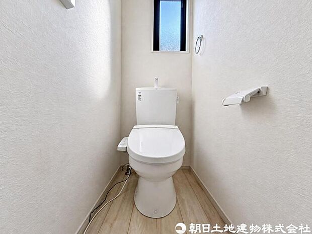 【トイレ】小さな空間だからこそ機能性のある快適なトイレは、清潔感をキープしお手入れしやすいよう作られています