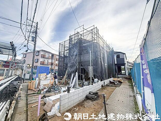 深く豊かな緑と爽快な空を感じるまさに湘南に暮らす心地よさを存分に堪能いただける邸宅です。