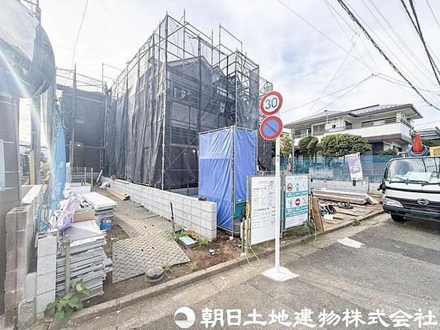 周辺は住宅地となっており子育て家族にも合う。毎日のお買い物も便利なエリアで暮らしやすさを実現するための住環境が整っています。