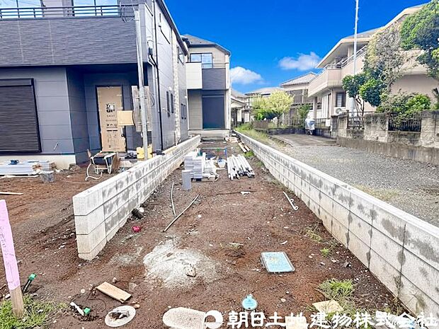 周辺は住宅地となっており子育て家族にも合う。毎日のお買い物も便利なエリアで暮らしやすさを実現するための住環境が整っています。