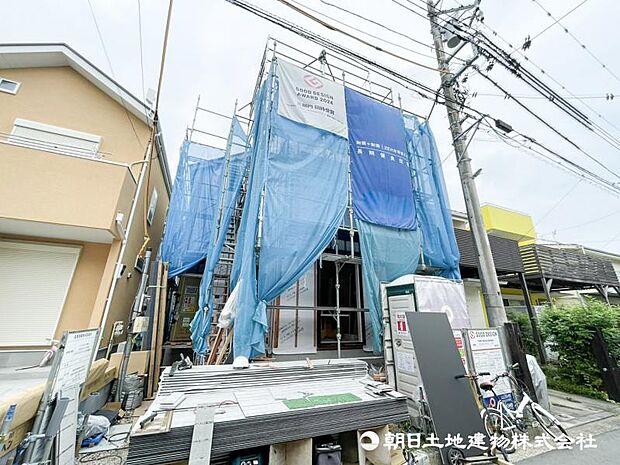 深く豊かな緑と爽快な空を感じるまさに湘南に暮らす心地よさを存分に堪能いただける邸宅です。