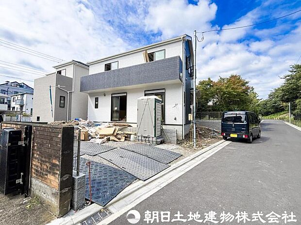 四季の移り変わりを感じられる環境。毎日のお散歩も気持ちよさそうです。自然に包まれた穏やかな暮らしができる住環境が整っています。