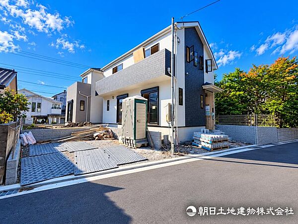 深く豊かな緑と爽快な空を感じるまさに湘南に暮らす心地よさを存分に堪能いただける邸宅です。