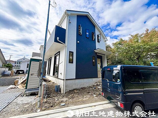毎日のお散歩も快適な緑に恵まれたエリアは伸び伸びスローライフを叶えてくれます。自然豊富な季節の移ろいを身近に感じられる環境でストレスフリーな生活をお送りください。