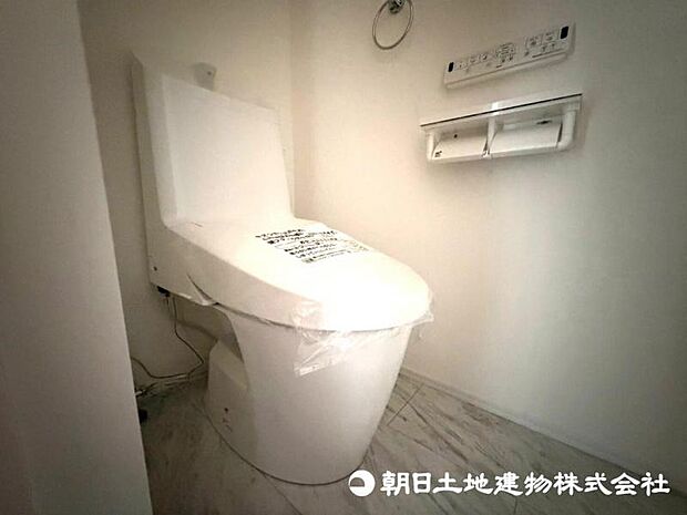 【トイレ】小さな空間だからこそ機能性のある快適なトイレは、清潔感をキープしお手入れしやすいよう作られています