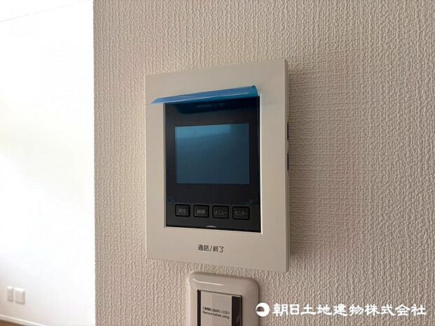 【モニター付きインターホン】奥様やお子様だけでご在宅が多い方への必需品!突然の来訪も天候や時間帯に関係なく鮮明な画像で確認することが出来ます。