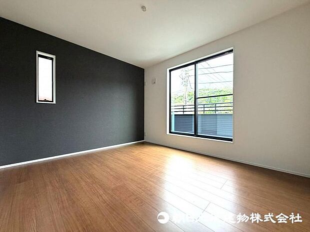 【洋室】お気に入りの家具や小物に囲まれたお部屋はとても居心地の良い空間になりますね