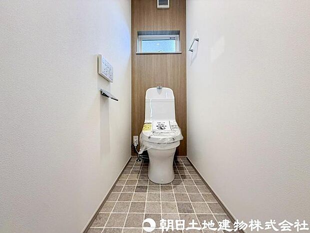【トイレ】小さな空間だからこそ機能性のある快適なトイレは、清潔感をキープしお手入れしやすいよう作られています