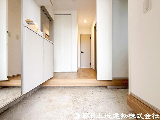 【玄関】玄関に必要なものは最小限に！乱雑にしない工夫でいつも片付いた気持ちの良い空間になります