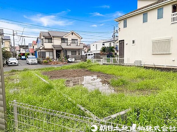 四季の移り変わりを感じられる環境。毎日のお散歩も気持ちよさそうです。自然に包まれた穏やかな暮らしができる住環境が整っています。