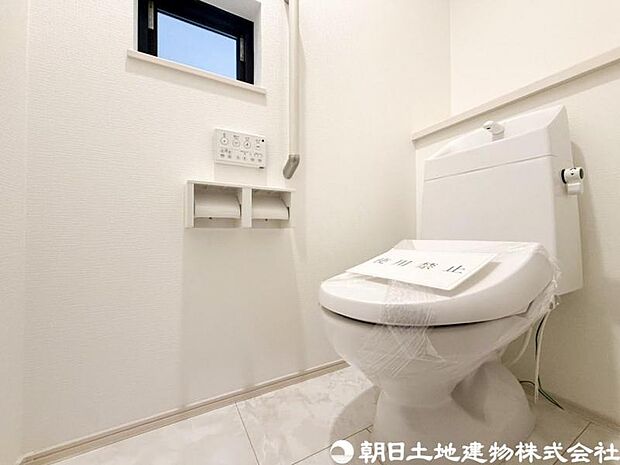 【トイレ】小さな空間だからこそ機能性のある快適なトイレは、清潔感をキープしお手入れしやすいよう作られています