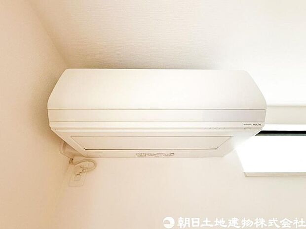 【エアコン】エアコン付きで、入居後すぐに快適な室内環境でお過ごしいただけます。