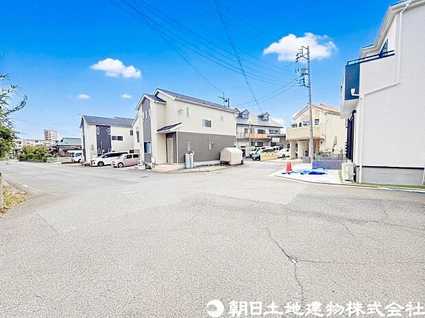 【前面道路】前面道路は車通りも少なく小さなお子様がいるご家庭でも安心です