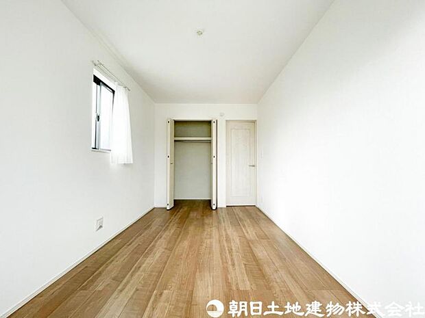【洋室】シンプルで使いやすい洋室は、主寝室や子ども部屋、書斎などライフスタイルに合わせて多彩に活用いただけます。