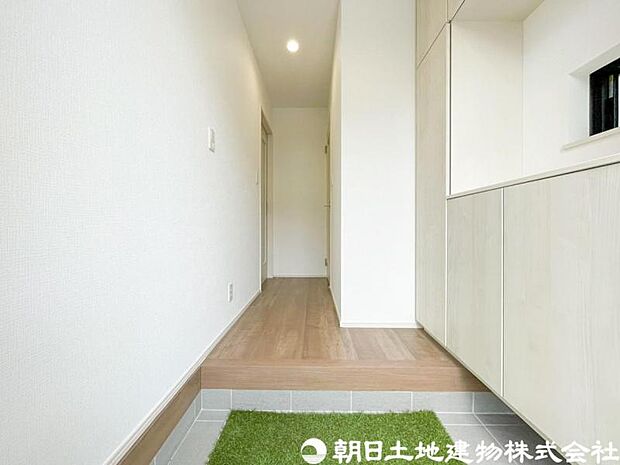 【玄関】玄関に必要なものは最小限に!乱雑にしない工夫でいつも片付いた気持ちの良い空間になります