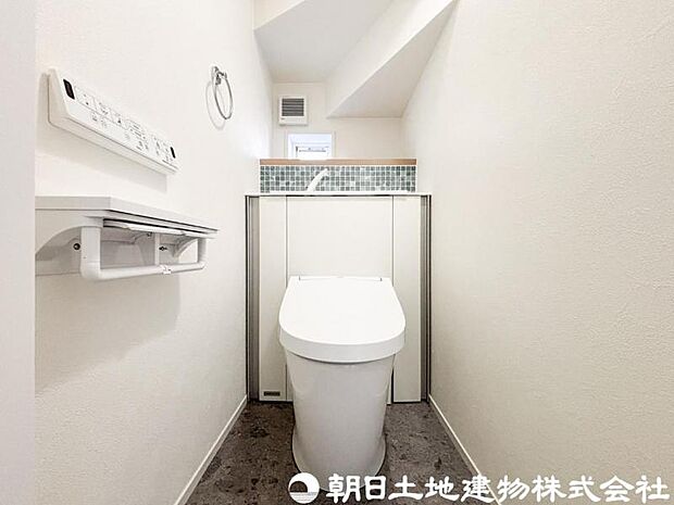 【トイレ】小さな空間だからこそ機能性のある快適なトイレは、清潔感をキープしお手入れしやすいよう作られています