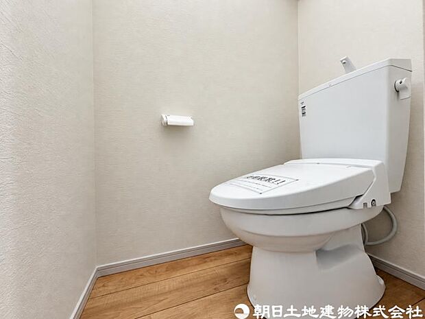 【トイレ】小さな空間だからこそ機能性のある快適なトイレは、清潔感をキープしお手入れしやすいよう作られています