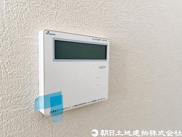 【給湯スイッチ】追い焚き機能があると、帰宅時間がバラバラでもいつでも温かいお風呂を楽しめます。光熱費の節約にもなり、快適なバスタイムが叶う便利な設備です。