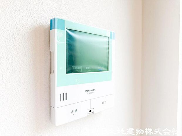 【モニター付きインターホン】奥様やお子様だけでご在宅が多い方への必需品！突然の来訪も天候や時間帯に関係なく鮮明な画像で確認することが出来ます。