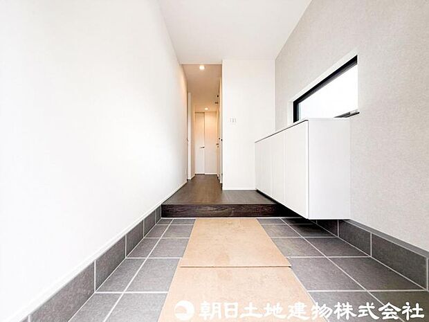 【玄関】玄関に必要なものは最小限に！乱雑にしない工夫でいつも片付いた気持ちの良い空間になります