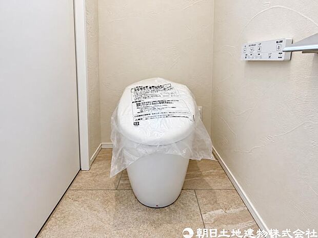 【トイレ】小さな空間だからこそ機能性のある快適なトイレは、清潔感をキープしお手入れしやすいよう作られています